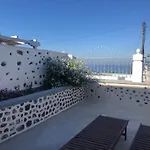 Amaryllis Santorini Апартаменты Тира