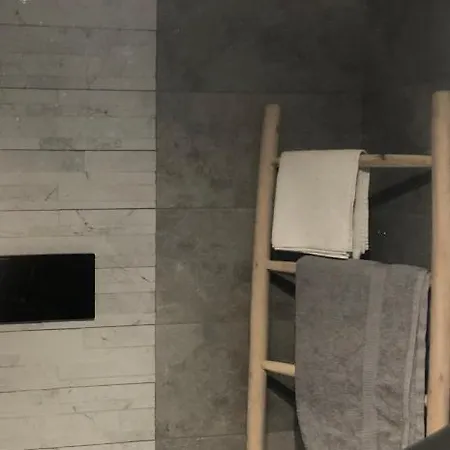 Amaryllis Santorini סנטוריני