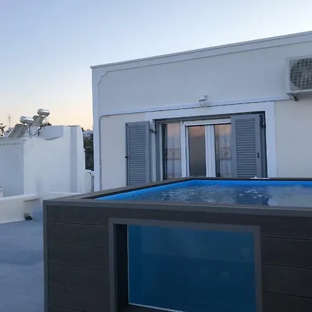 Amaryllis Santorini סנטוריני