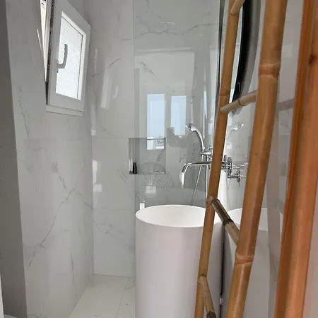 Amaryllis Santorini Тира